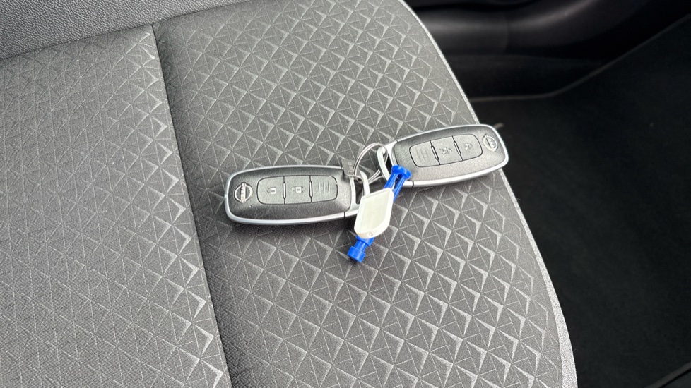 Nissan Juke 1.0 DiG-T N-Connecta 5dr Petrol Hatchback - Image 20