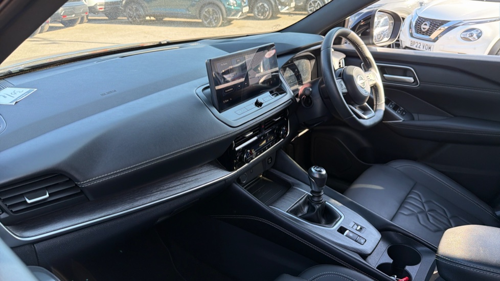 Nissan Qashqai 1.3 DiG-T MH Tekna 5dr Petrol Hatchback - Image 9