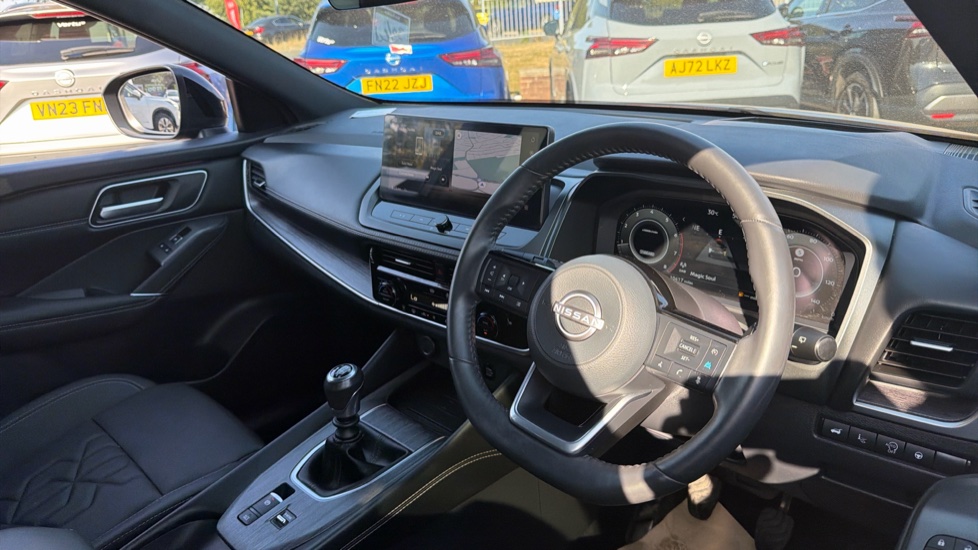 Nissan Qashqai 1.3 DiG-T MH Tekna 5dr Petrol Hatchback - Image 11