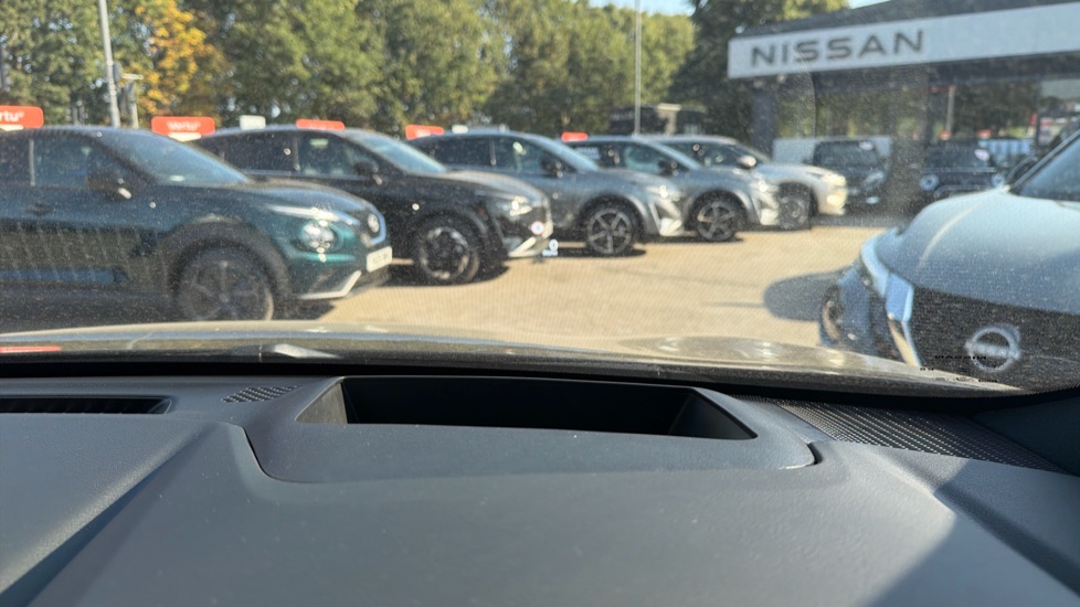 Nissan Qashqai 1.3 DiG-T MH Tekna 5dr Petrol Hatchback - Image 31