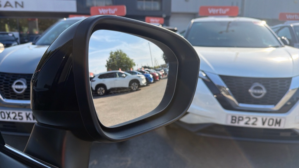Nissan Qashqai 1.3 DiG-T MH Tekna 5dr Petrol Hatchback - Image 41