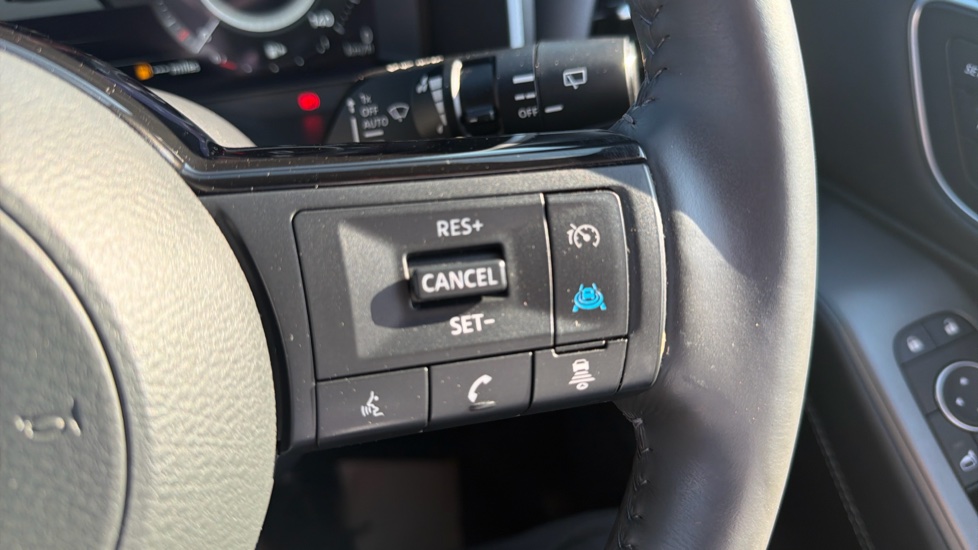 Nissan Qashqai 1.3 DiG-T MH Tekna 5dr Petrol Hatchback - Image 42