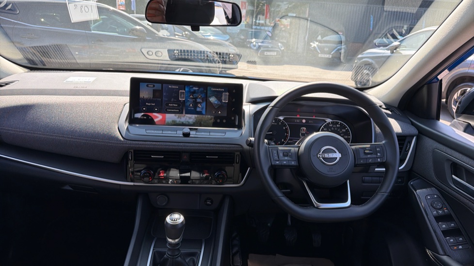 Nissan Qashqai 1.3 DiG-T MH Acenta Premium 5dr Petrol Hatchback - Image 10