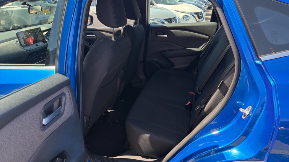 Nissan Qashqai 1.3 DiG-T MH Acenta Premium 5dr Petrol Hatchback - Image 16