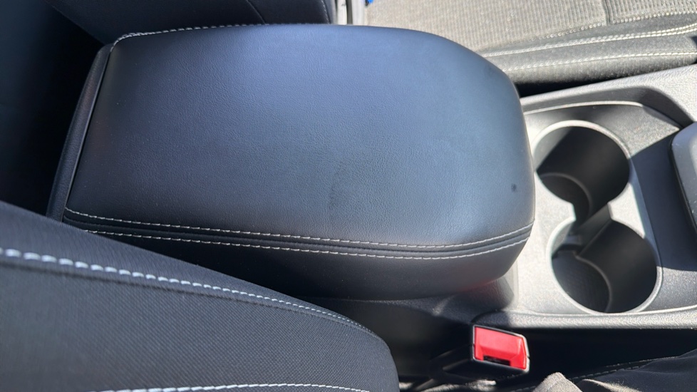 Nissan Qashqai 1.3 DiG-T MH Acenta Premium 5dr Petrol Hatchback - Image 24