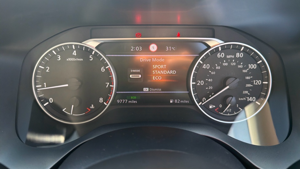 Nissan Qashqai 1.3 DiG-T MH Acenta Premium 5dr Petrol Hatchback - Image 36