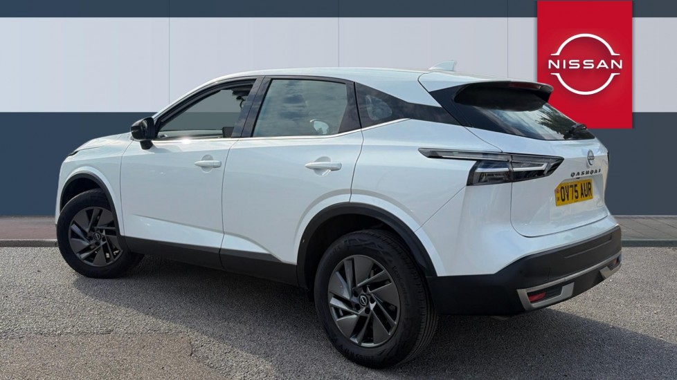 Nissan Qashqai 1.3 DiG-T MH Acenta Premium 5dr Petrol Hatchback - Image 2