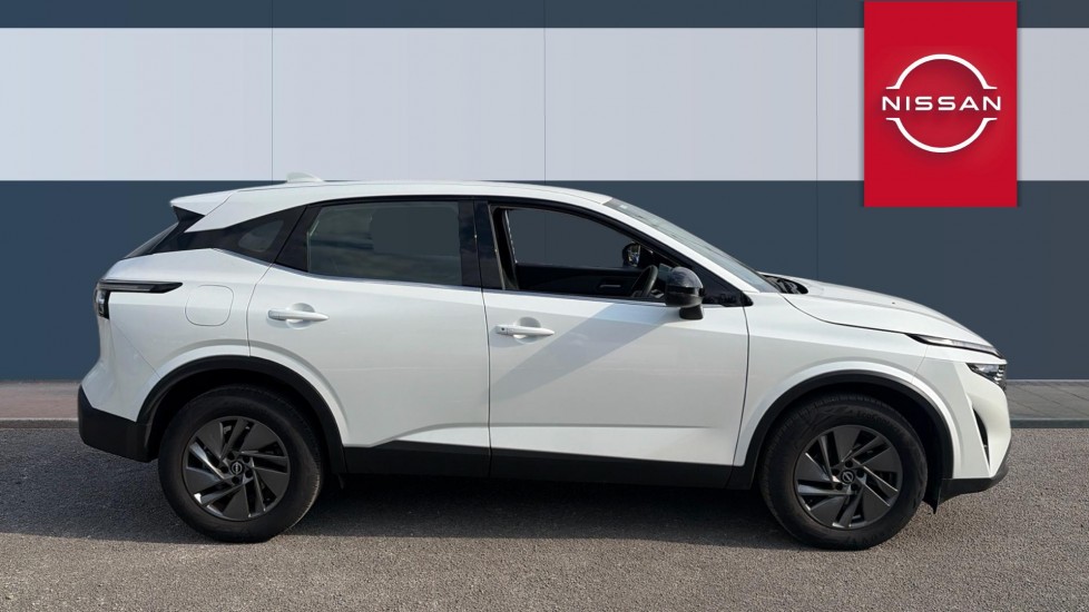 Nissan Qashqai 1.3 DiG-T MH Acenta Premium 5dr Petrol Hatchback - Image 5