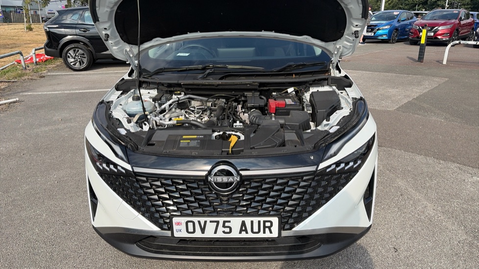 Nissan Qashqai 1.3 DiG-T MH Acenta Premium 5dr Petrol Hatchback - Image 8