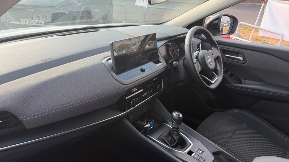 Nissan Qashqai 1.3 DiG-T MH Acenta Premium 5dr Petrol Hatchback - Image 9