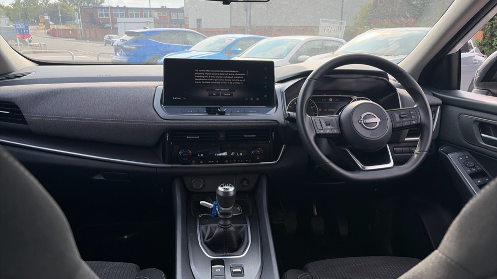 Nissan Qashqai 1.3 DiG-T MH Acenta Premium 5dr Petrol Hatchback - Image 10