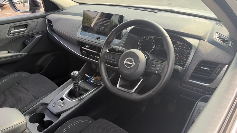 Nissan Qashqai 1.3 DiG-T MH Acenta Premium 5dr Petrol Hatchback - Image 11