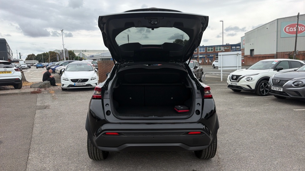 Nissan Juke 1.6 Hybrid Tekna 5dr Auto Hybrid Hatchback - Image 4