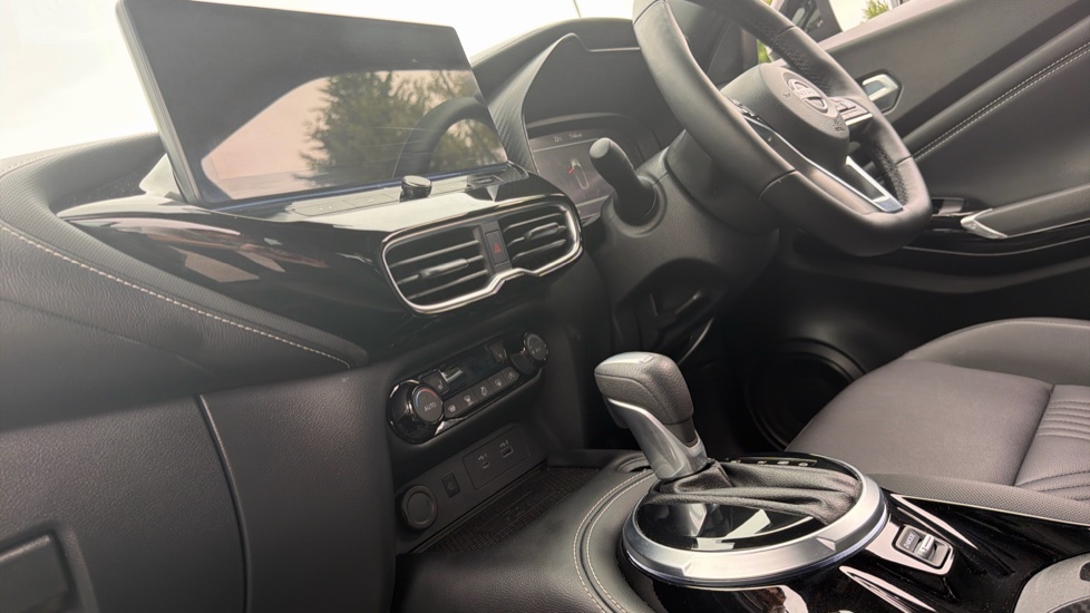 Nissan Juke 1.6 Hybrid Tekna 5dr Auto Hybrid Hatchback - Image 13