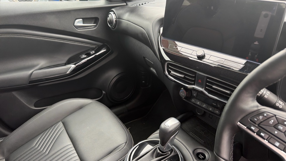 Nissan Juke 1.6 Hybrid Tekna 5dr Auto Hybrid Hatchback - Image 14
