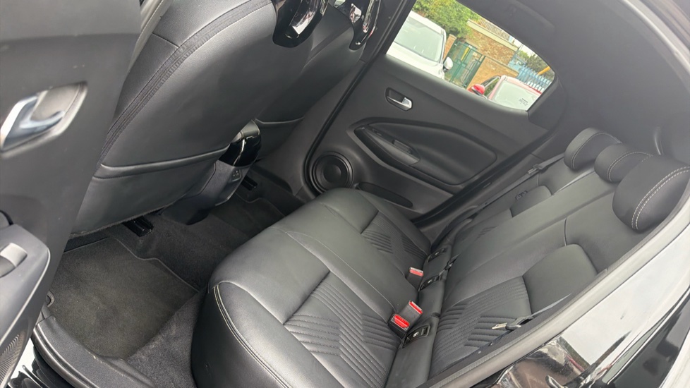 Nissan Juke 1.6 Hybrid Tekna 5dr Auto Hybrid Hatchback - Image 16