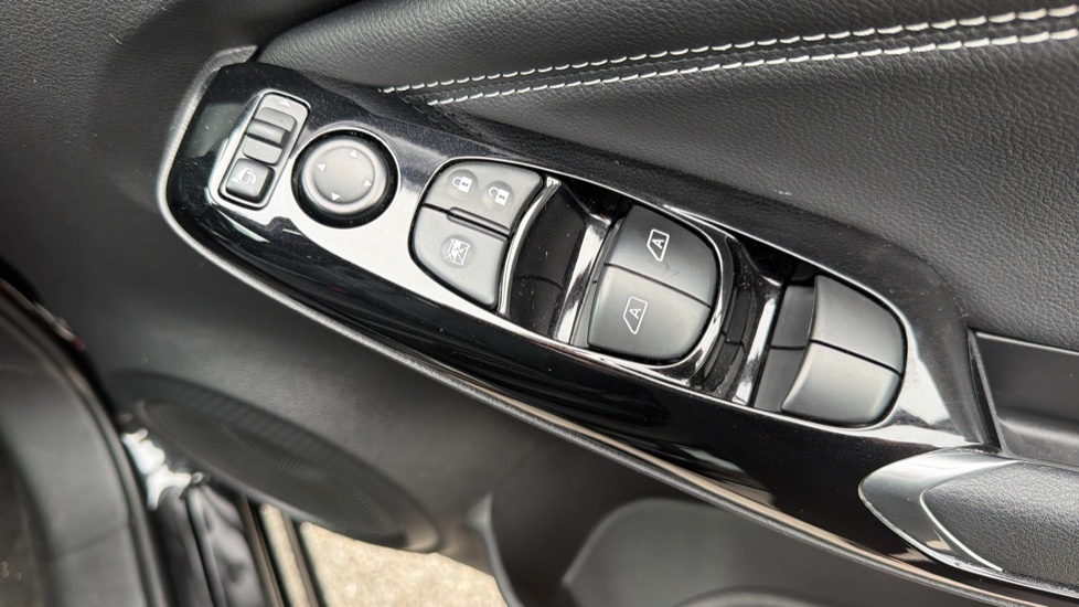 Nissan Juke 1.6 Hybrid Tekna 5dr Auto Hybrid Hatchback - Image 27