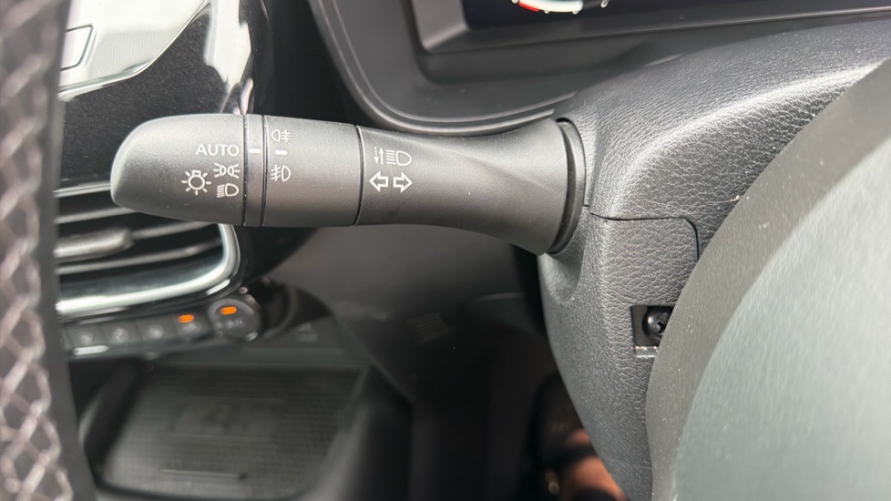 Nissan Juke 1.6 Hybrid Tekna 5dr Auto Hybrid Hatchback - Image 30