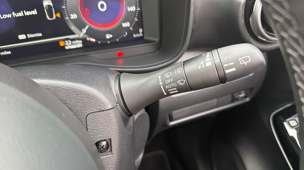 Nissan Juke 1.6 Hybrid Tekna 5dr Auto Hybrid Hatchback - Image 31