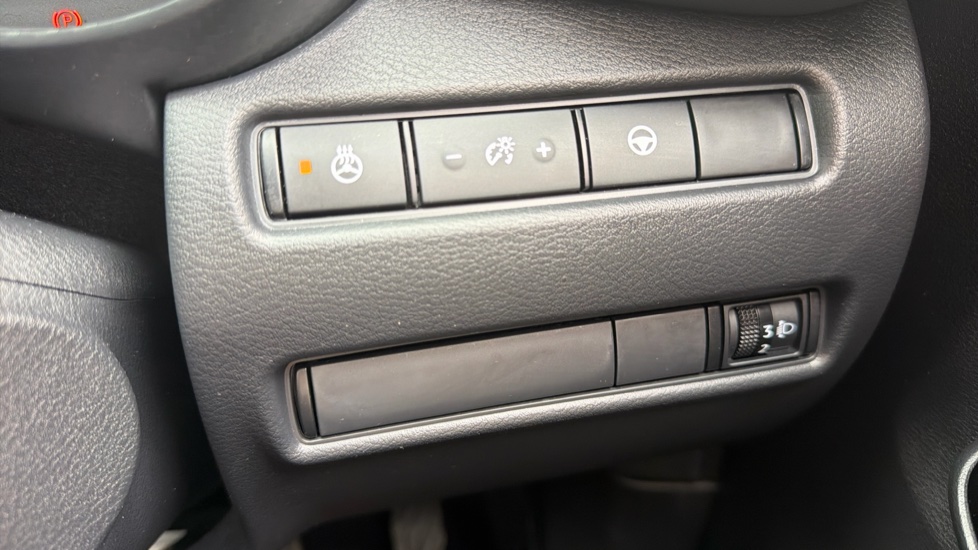 Nissan Juke 1.6 Hybrid Tekna 5dr Auto Hybrid Hatchback - Image 32