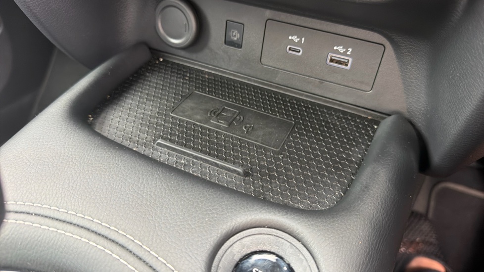 Nissan Juke 1.6 Hybrid Tekna 5dr Auto Hybrid Hatchback - Image 37