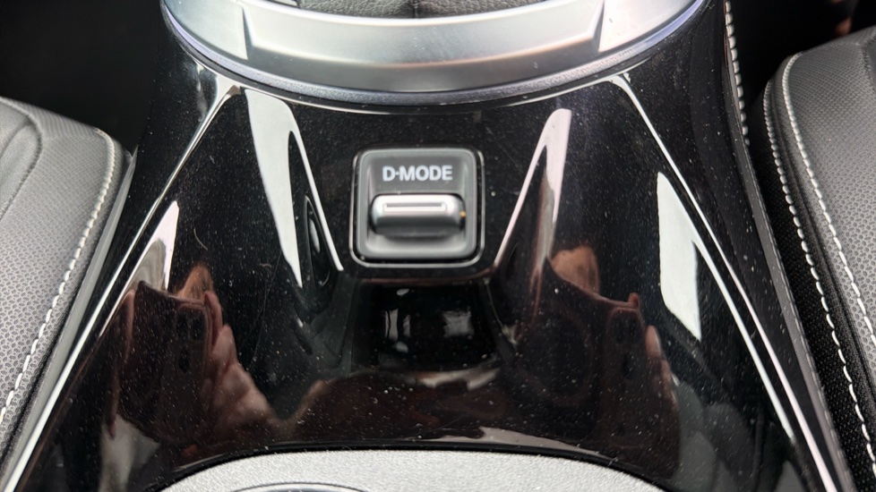 Nissan Juke 1.6 Hybrid Tekna 5dr Auto Hybrid Hatchback - Image 38