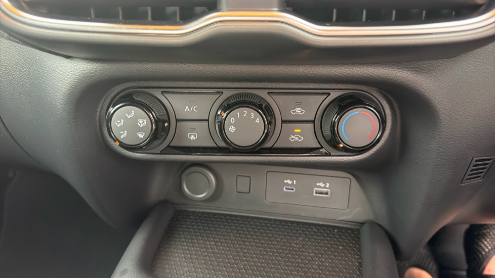 Nissan Juke 1.0 DiG-T Acenta Premium 5dr DCT Petrol Hatchback - Image 29