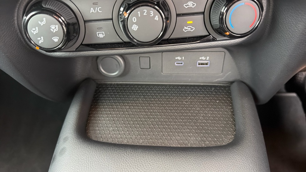 Nissan Juke 1.0 DiG-T Acenta Premium 5dr DCT Petrol Hatchback - Image 30
