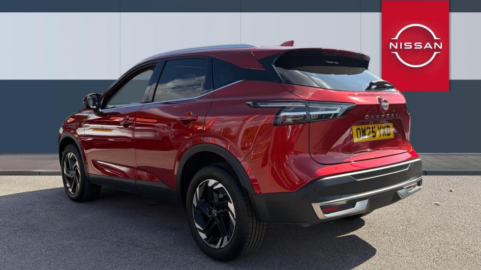 Nissan Qashqai 1.3 DiG-T MH N-Connecta [Glass Roof] 5dr Petrol Hatchback - Image 2