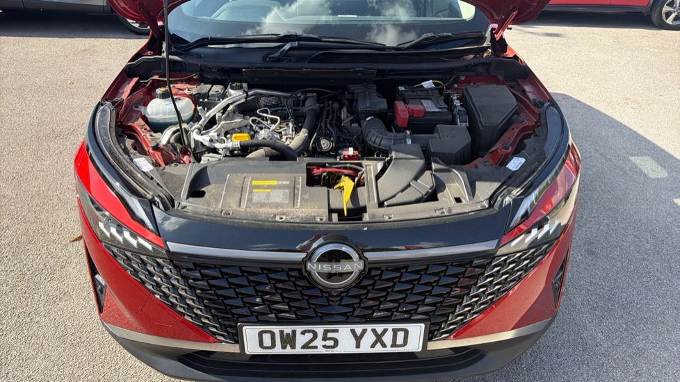 Nissan Qashqai 1.3 DiG-T MH N-Connecta [Glass Roof] 5dr Petrol Hatchback - Image 8