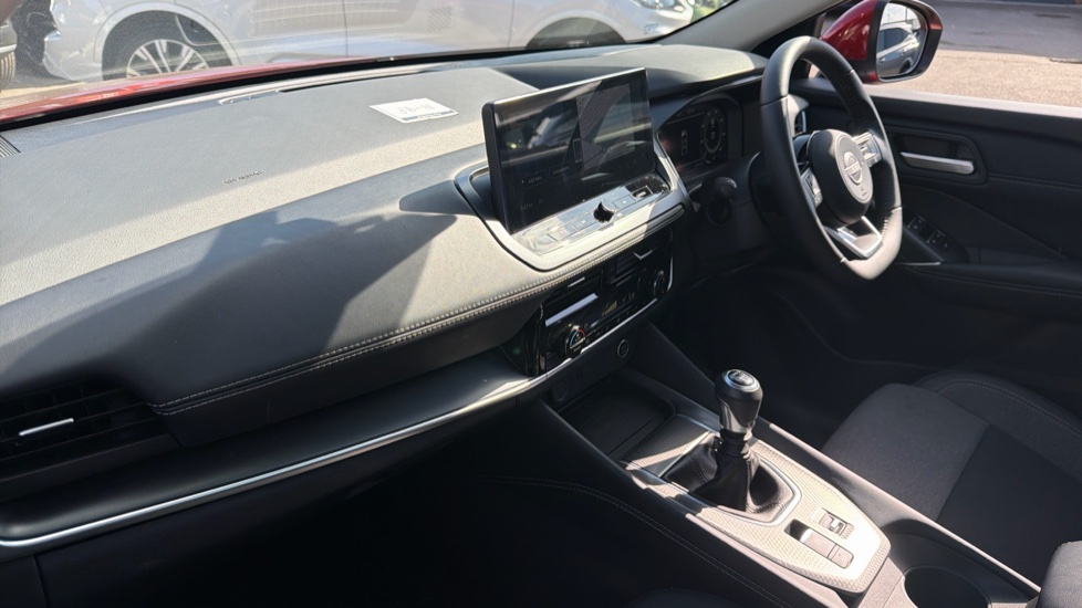 Nissan Qashqai 1.3 DiG-T MH N-Connecta [Glass Roof] 5dr Petrol Hatchback - Image 9