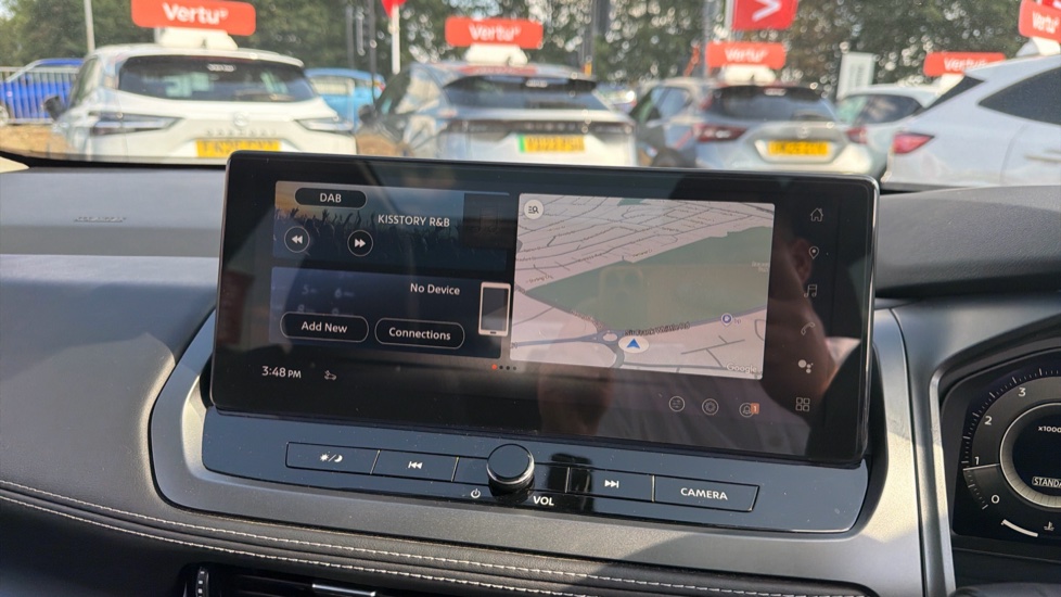 Nissan Qashqai 1.3 DiG-T MH N-Connecta [Glass Roof] 5dr Petrol Hatchback - Image 12