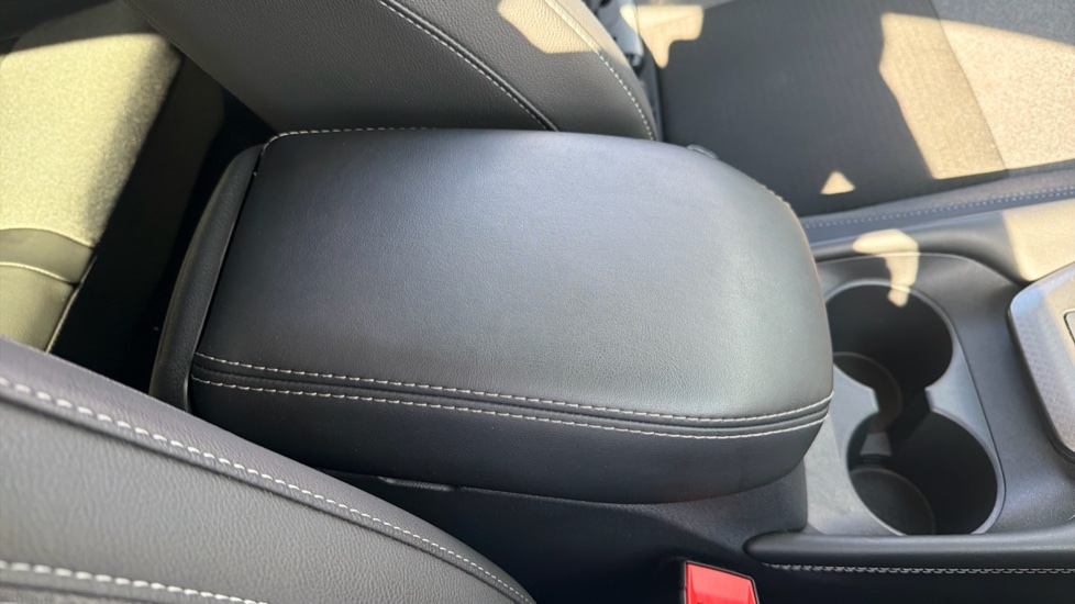Nissan Qashqai 1.3 DiG-T MH N-Connecta [Glass Roof] 5dr Petrol Hatchback - Image 32