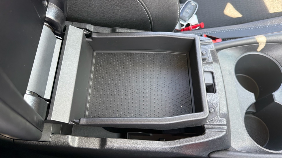 Nissan Qashqai 1.3 DiG-T MH N-Connecta [Glass Roof] 5dr Petrol Hatchback - Image 34