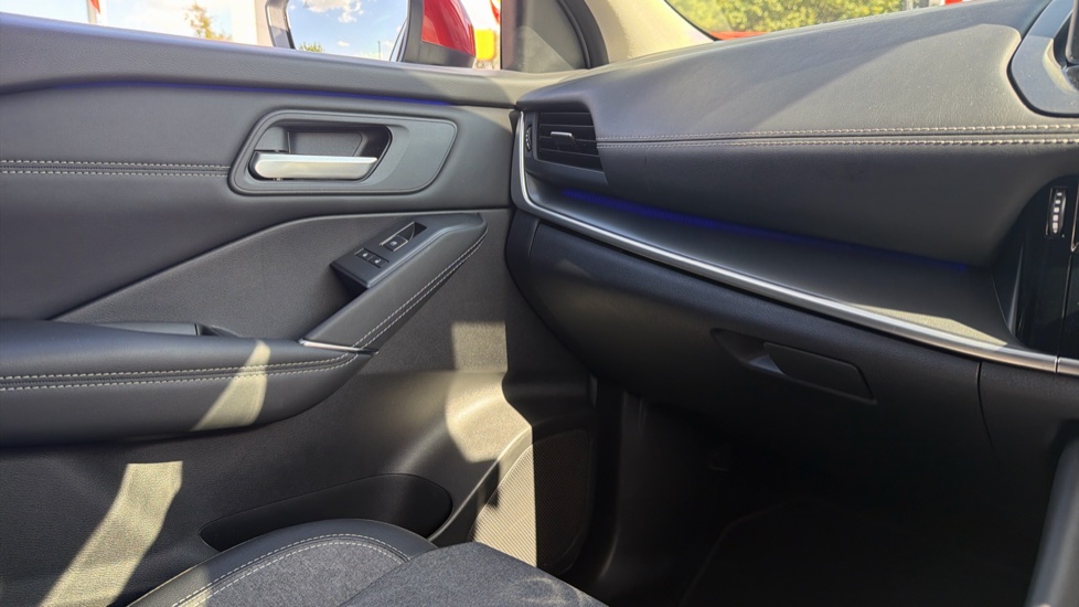 Nissan Qashqai 1.3 DiG-T MH N-Connecta [Glass Roof] 5dr Petrol Hatchback - Image 37