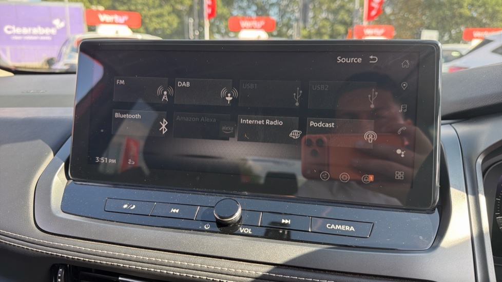 Nissan Qashqai 1.3 DiG-T MH N-Connecta [Glass Roof] 5dr Petrol Hatchback - Image 40