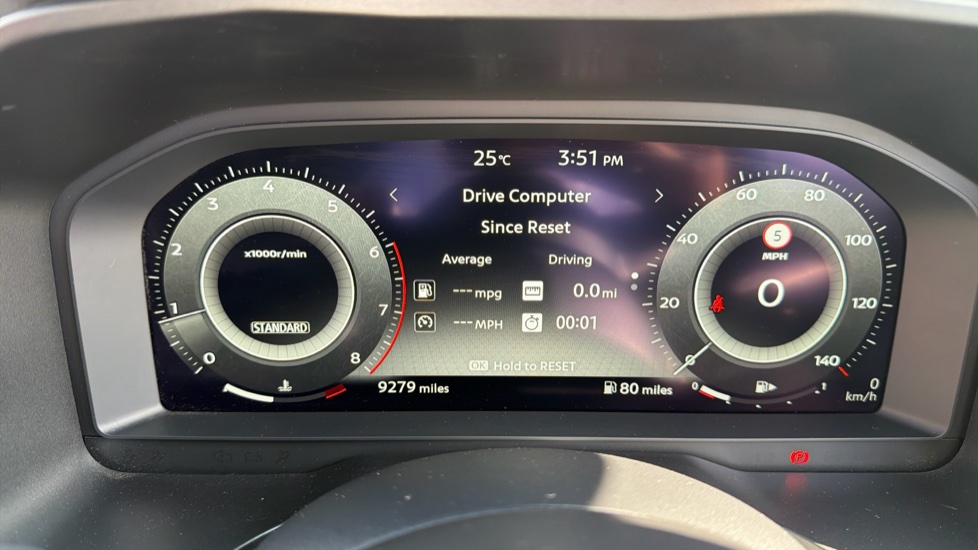 Nissan Qashqai 1.3 DiG-T MH N-Connecta [Glass Roof] 5dr Petrol Hatchback - Image 41