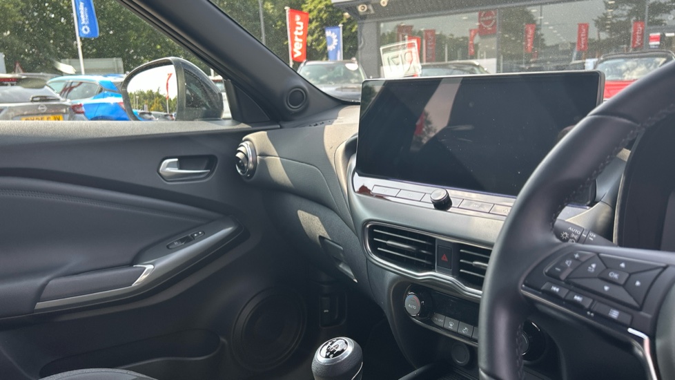 Nissan Juke 1.0 DiG-T N-Connecta 5dr Petrol Hatchback - Image 14