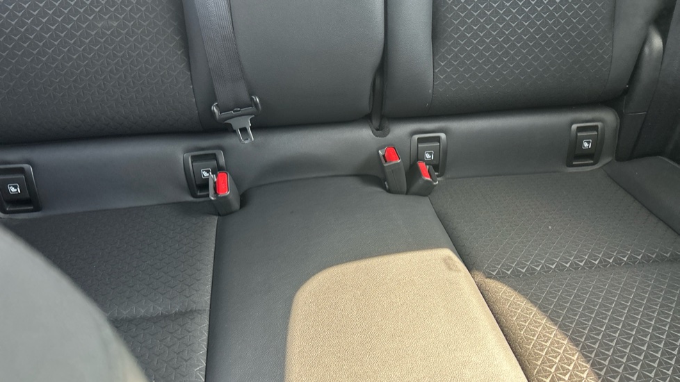 Nissan Juke 1.0 DiG-T N-Connecta 5dr Petrol Hatchback - Image 17