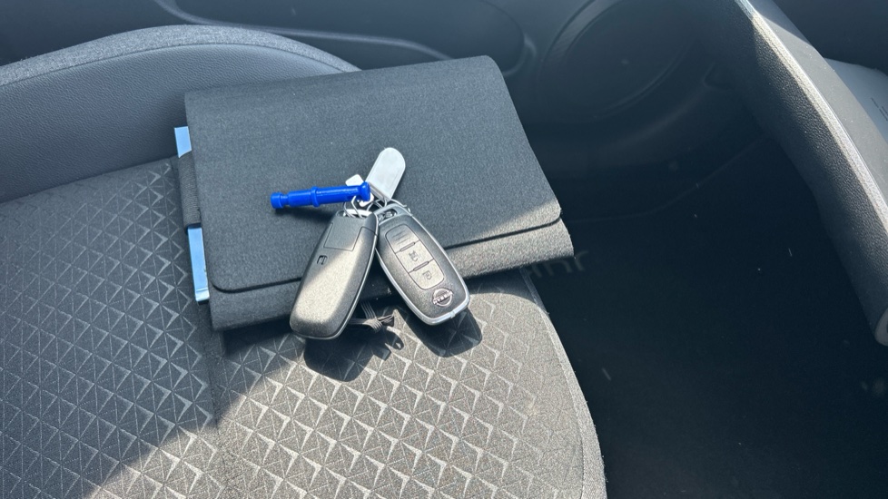 Nissan Juke 1.0 DiG-T N-Connecta 5dr Petrol Hatchback - Image 19