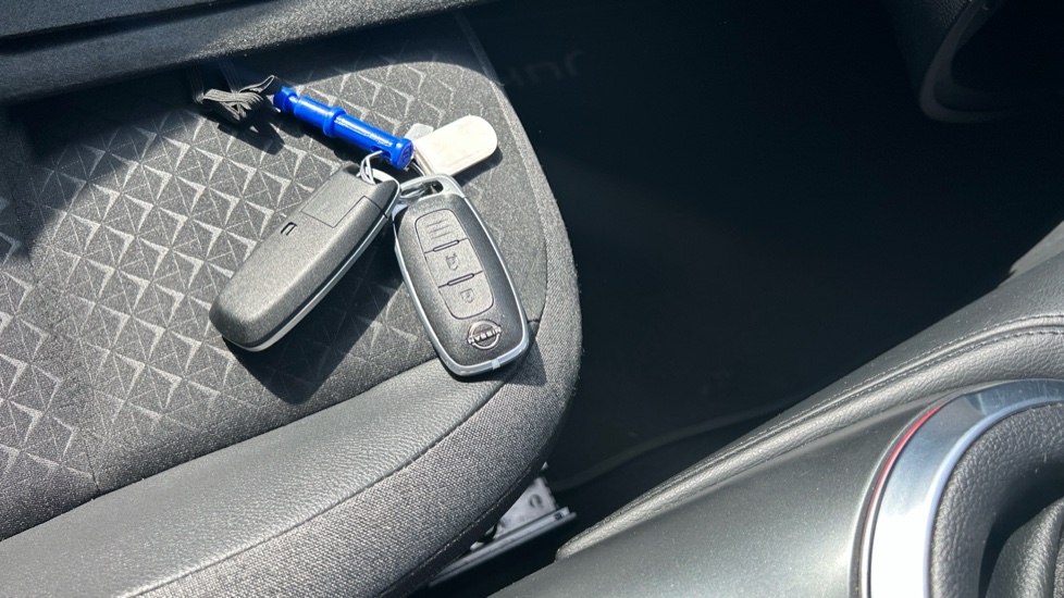 Nissan Juke 1.0 DiG-T N-Connecta 5dr Petrol Hatchback - Image 20