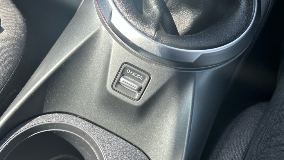 Nissan Juke 1.0 DiG-T N-Connecta 5dr Petrol Hatchback - Image 30