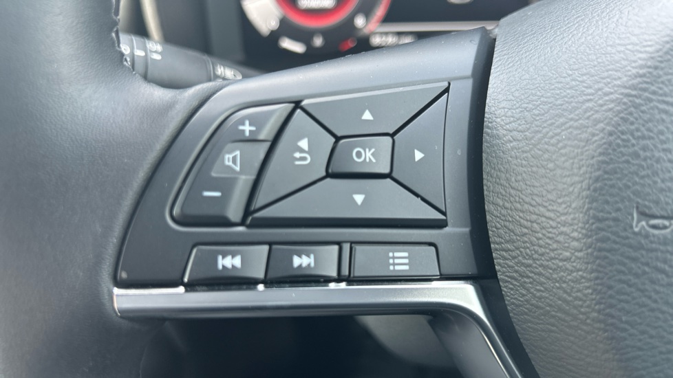 Nissan Juke 1.0 DiG-T N-Connecta 5dr Petrol Hatchback - Image 32