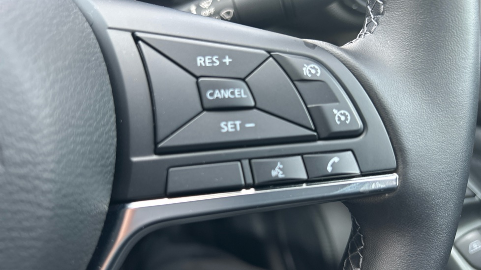 Nissan Juke 1.0 DiG-T N-Connecta 5dr Petrol Hatchback - Image 33