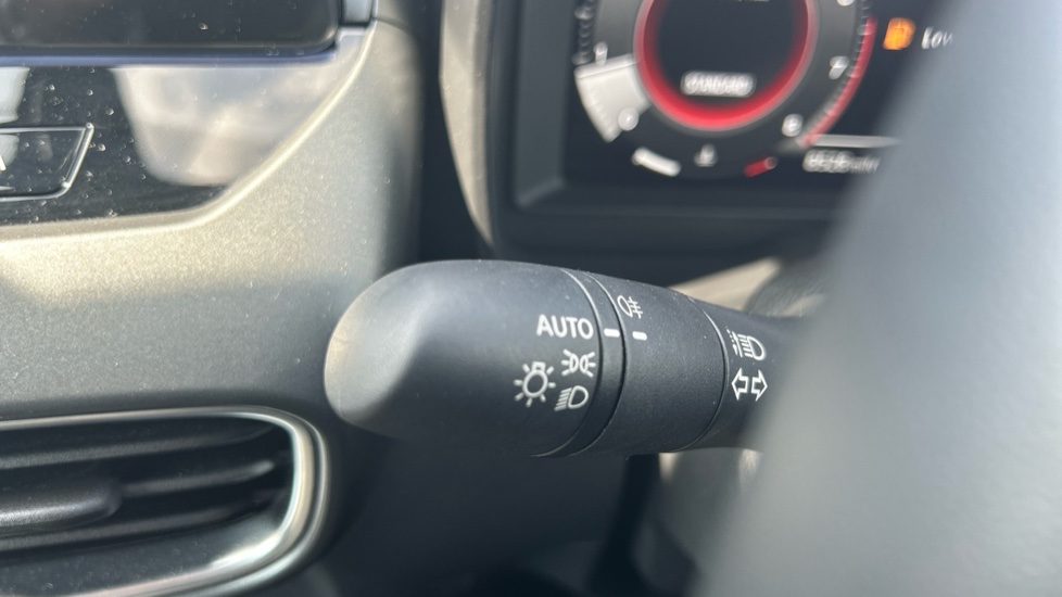 Nissan Juke 1.0 DiG-T N-Connecta 5dr Petrol Hatchback - Image 34
