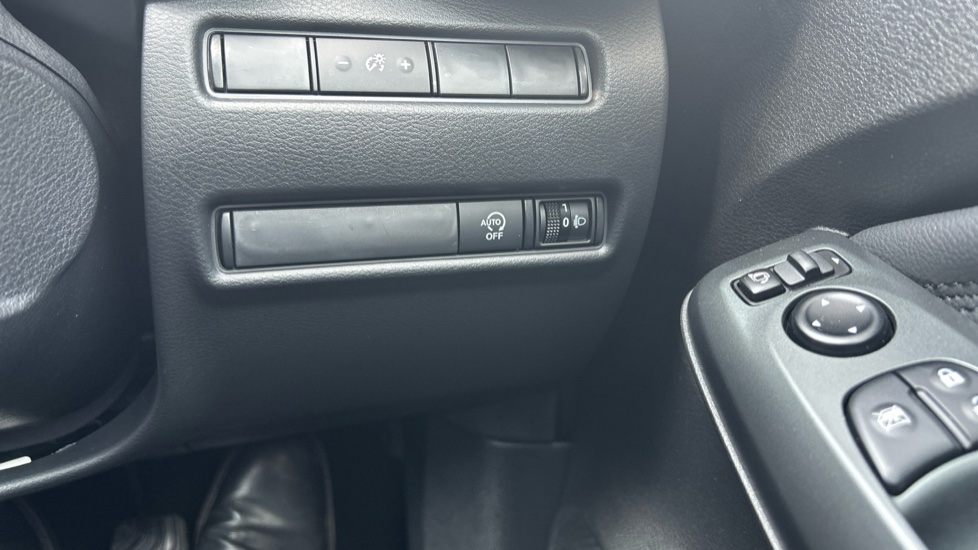 Nissan Juke 1.0 DiG-T N-Connecta 5dr Petrol Hatchback - Image 36