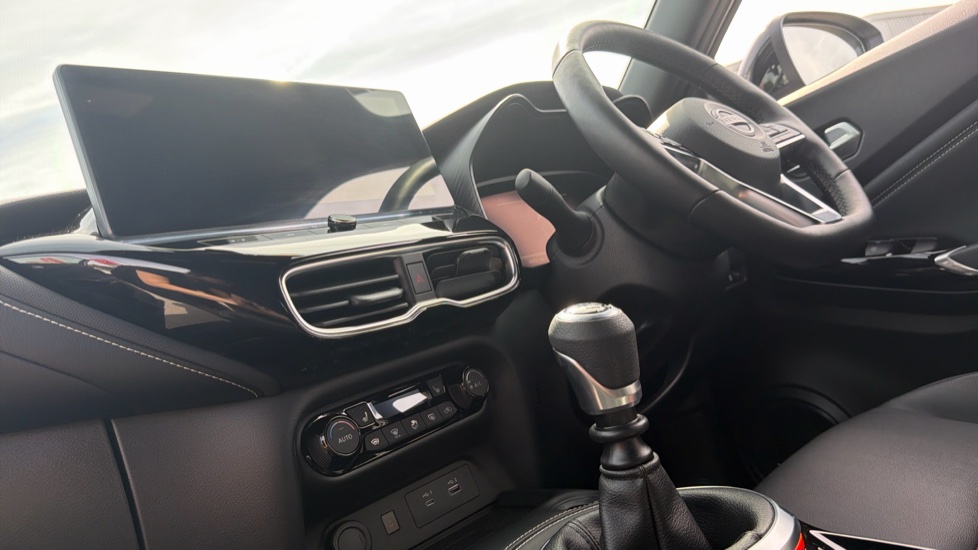 Nissan Juke 1.0 DiG-T Tekna 5dr Petrol Hatchback - Image 13