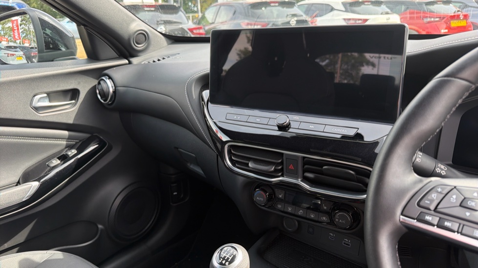 Nissan Juke 1.0 DiG-T Tekna 5dr Petrol Hatchback - Image 14
