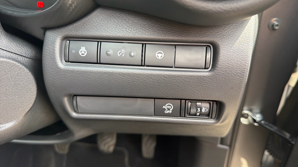 Nissan Juke 1.0 DiG-T Tekna 5dr Petrol Hatchback - Image 26