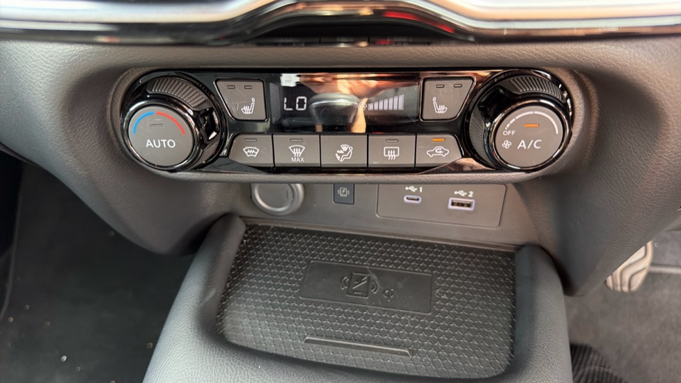 Nissan Juke 1.0 DiG-T Tekna 5dr Petrol Hatchback - Image 38